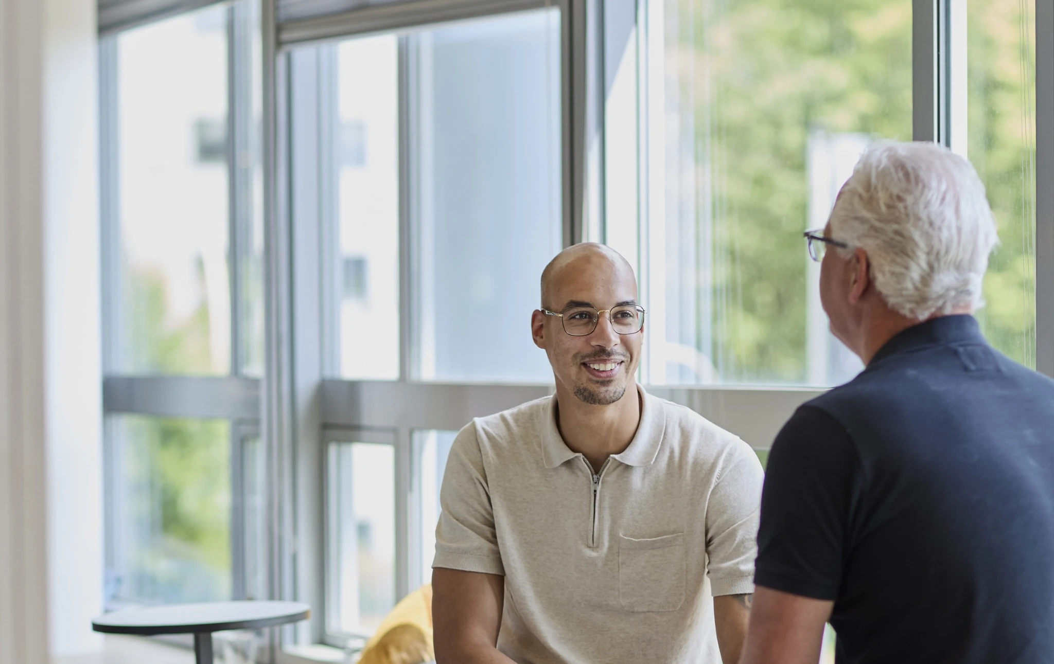 Recruiter van HN-AB helpt uitzendkracht aan nieuwe baan