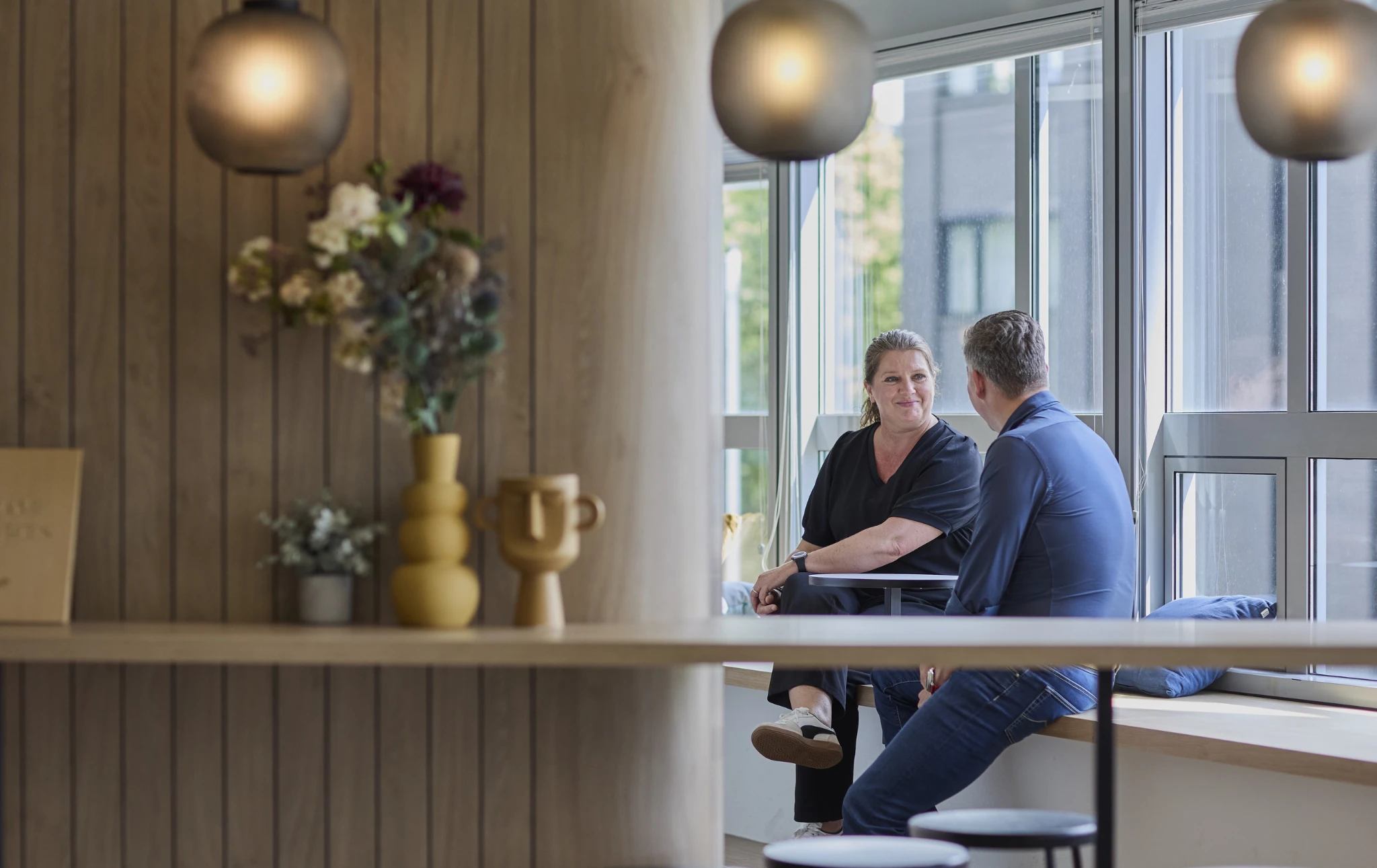 Consultants van HN-AB bespreken het toepassen van inclusief werkgeverschap